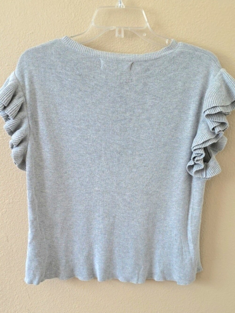 John & Jenn Gray Rib Knit Ruffle Tee - Size Medium - Picture 3 of 5